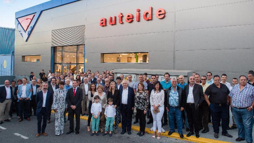 Asistentes a la inauguración de la nueva sede de El Goro (Telde).