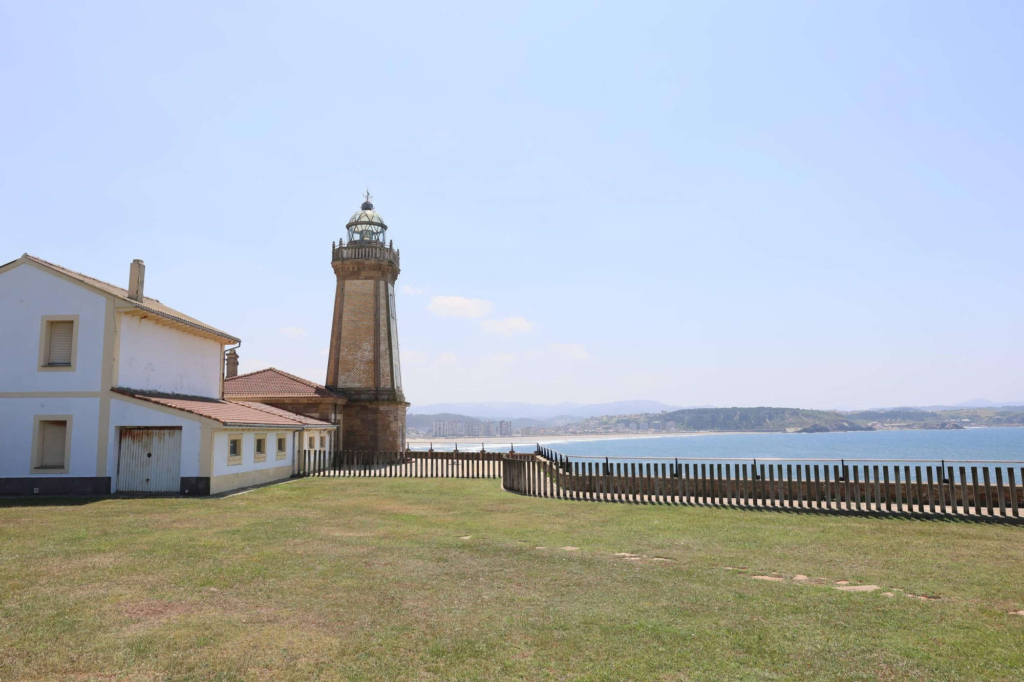 EN IMÁGENES: El faro de Avilés, balcón privilegiado a la ría