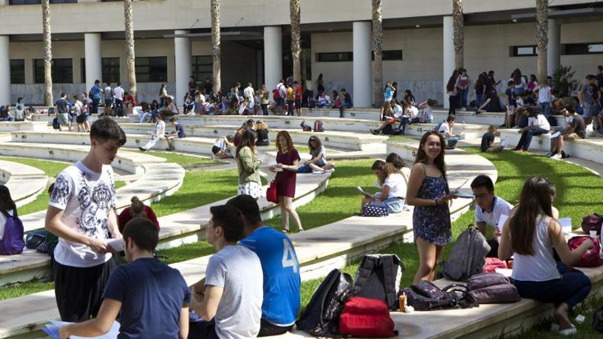 Los beneficiarios de la Renta Valenciana de Inclusión no pagarán las tasas universitarias