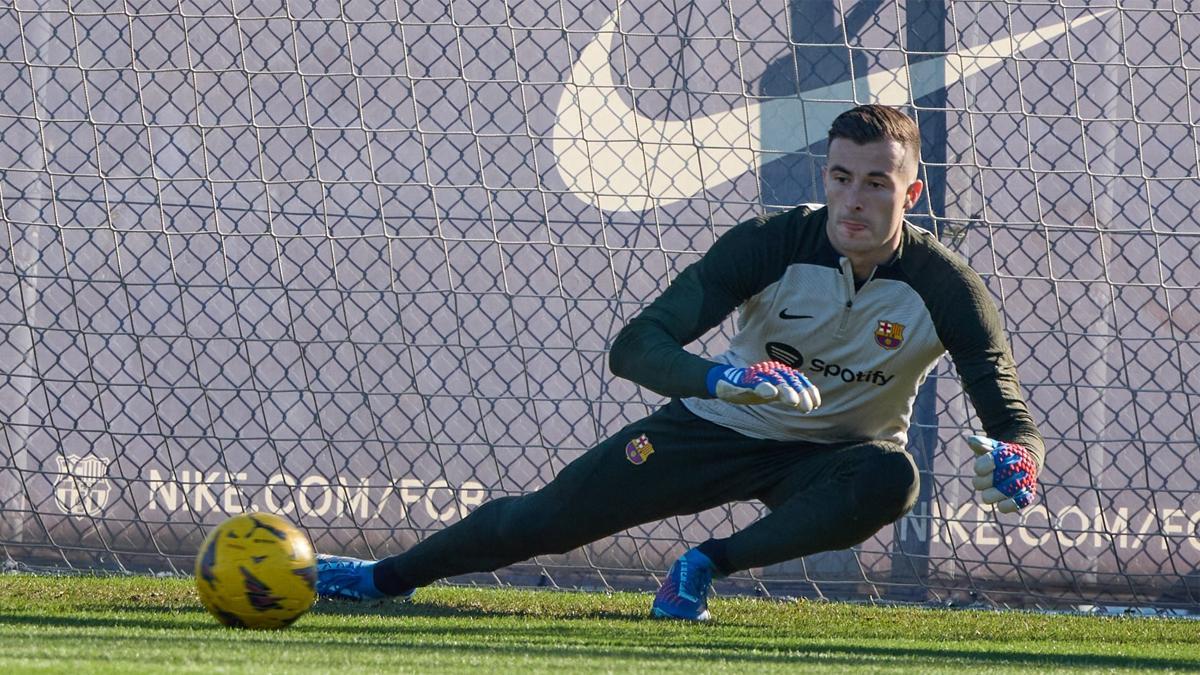 Iñaki Peña, en el entrenamiento previo al FC Barcelona - Atlético de Madrid