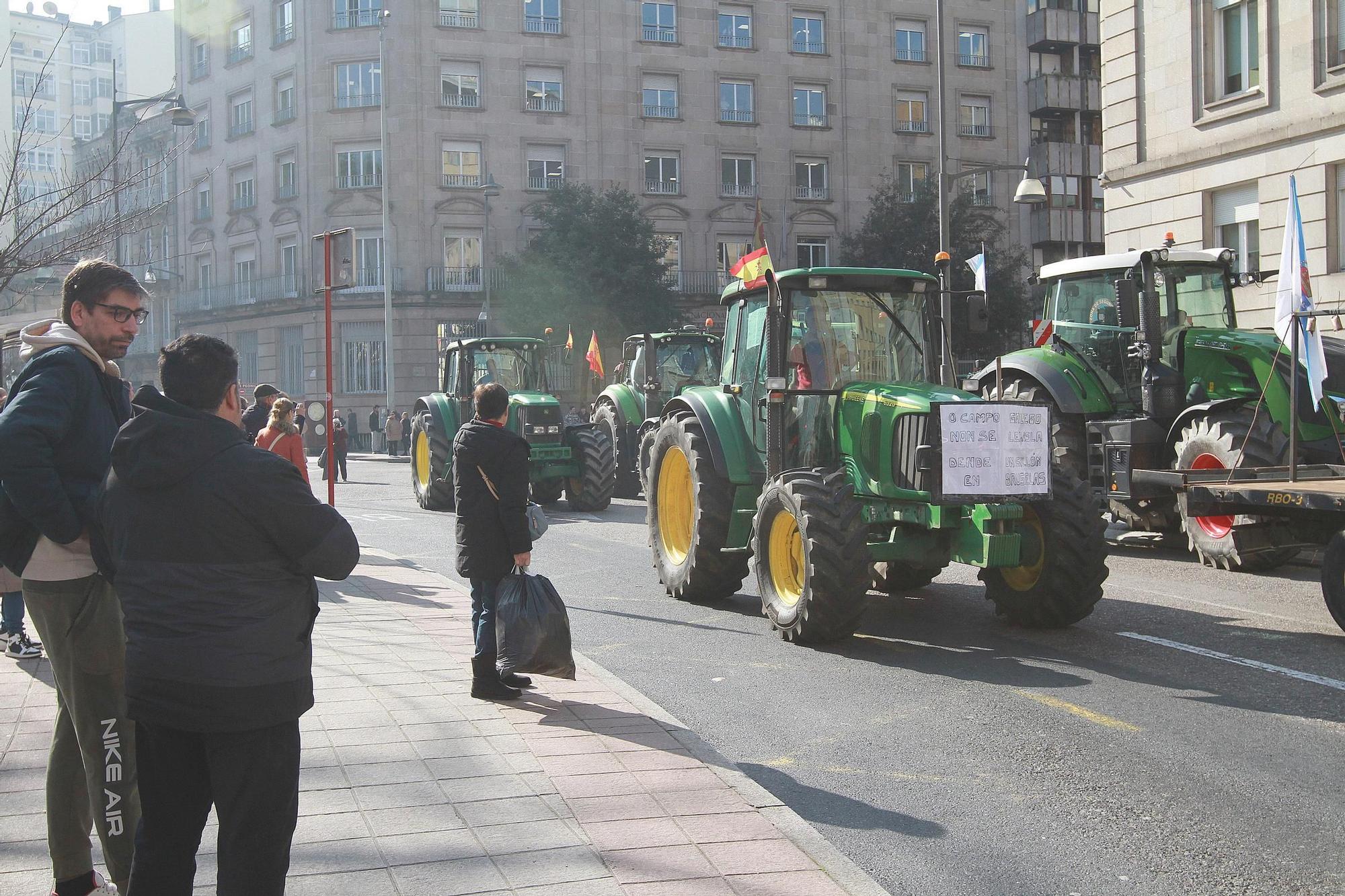 Tractorada en Ourense: doscientos vehículos agrícolas colapsan la ciudad en protesta contra las medidas de la UE