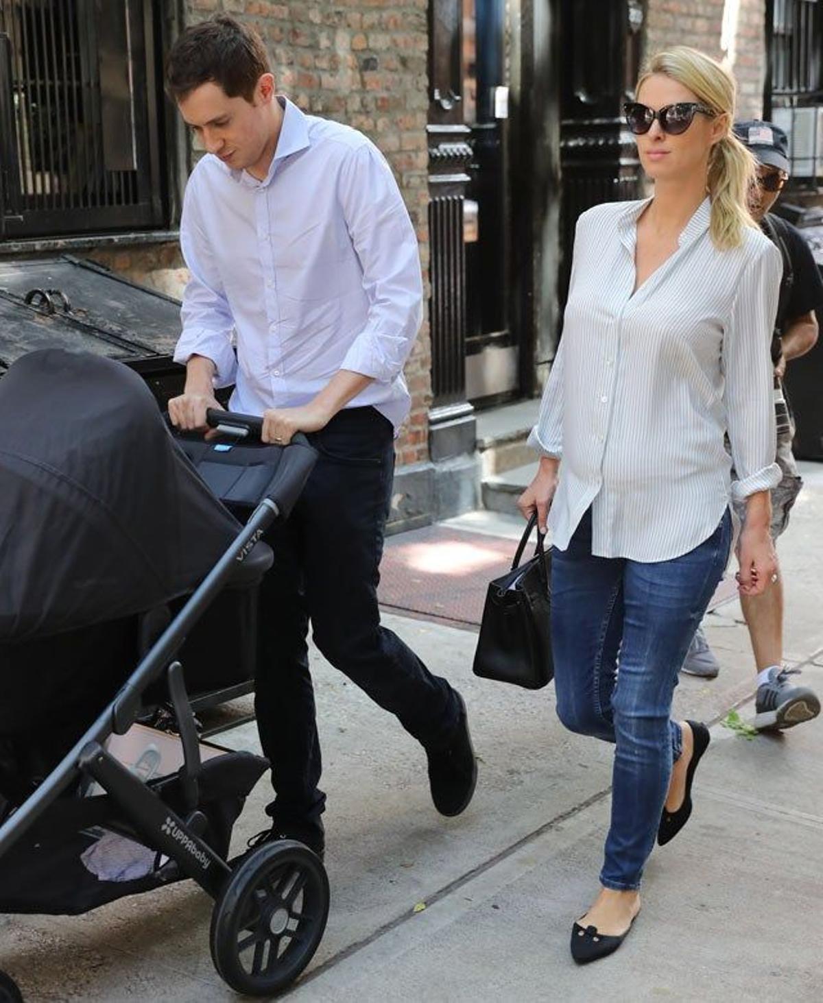 Primer paseo de Nicky Hilton tras dar a luz a su primera hija