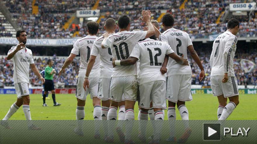 Los jugadores del Real Madrid celebran uno de sus goles.