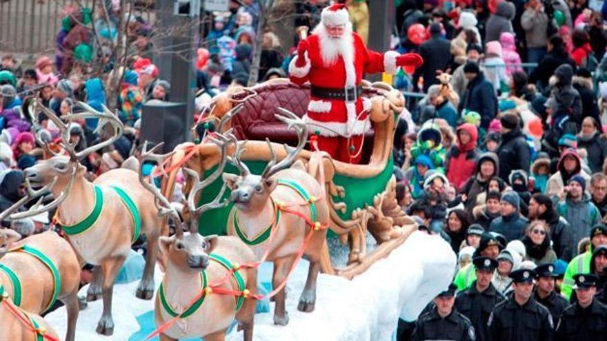 Apedrean a Papá Noel por quedarse sin caramelos