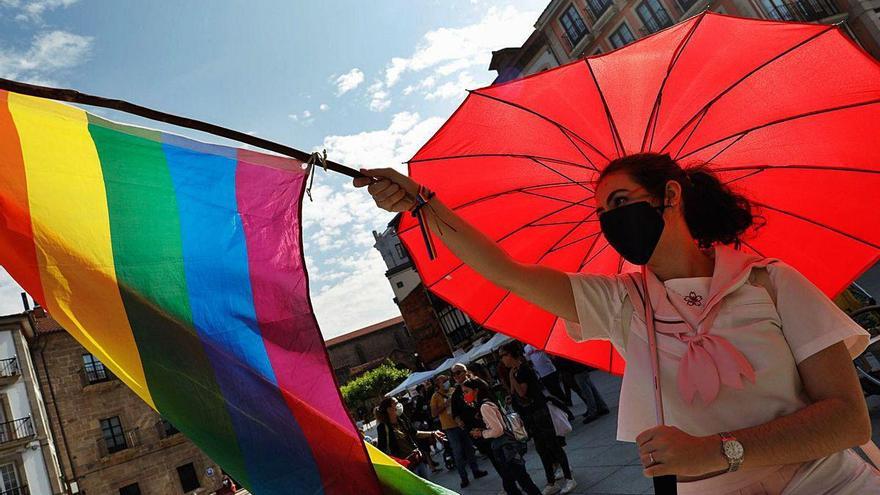 Avilés ondea la bandera del respeto