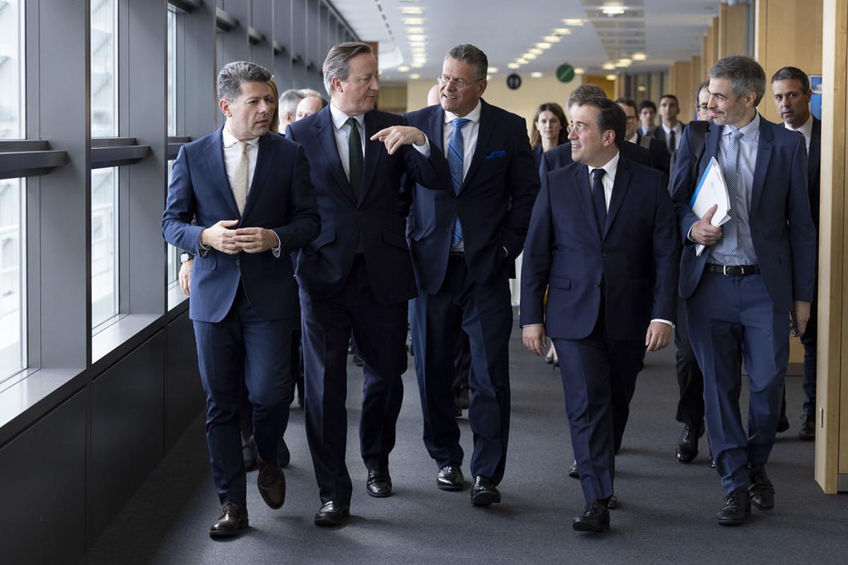 Fabián Picardo, David Cameron, Maros Sefcovic y José Manuel Albares, en Bruselas el  12/04/2024