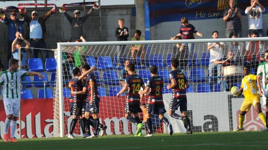 Els jugadors del Llagostera celebren el gol d&#039;Imaz