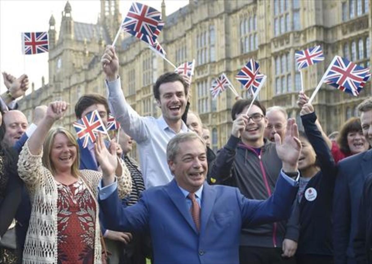 Farage celebra el resultado, ayer en Londres.
