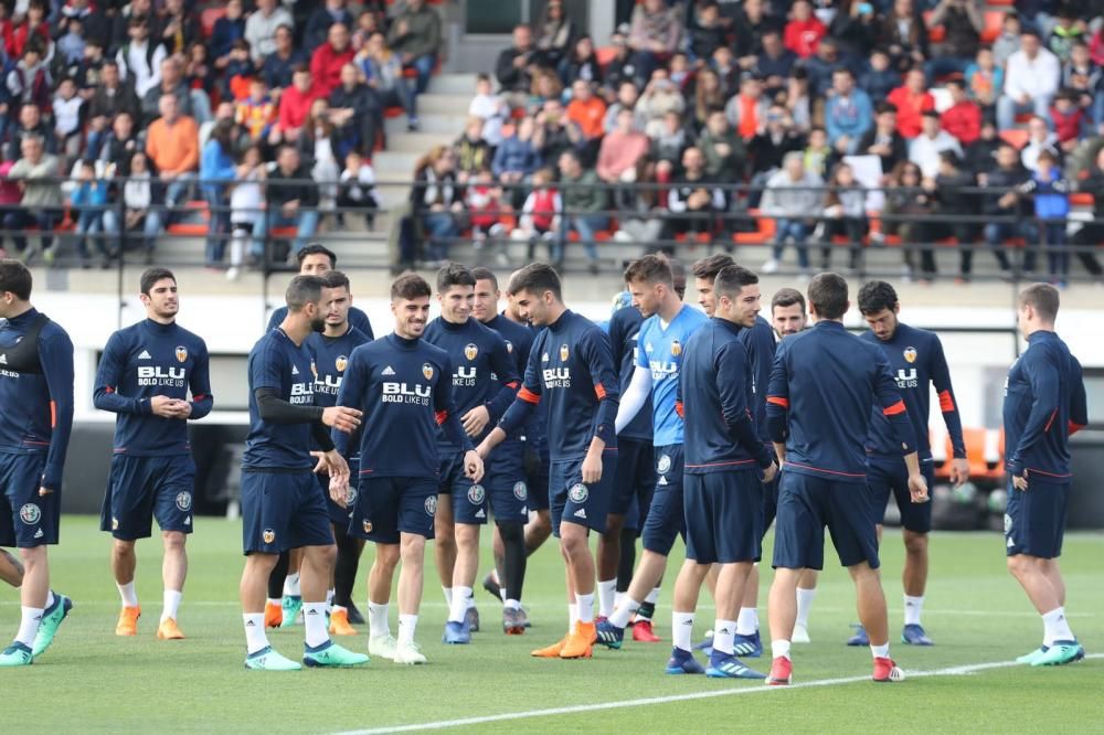 Las imágenes del entrenamiento a puerta abierta del Valencia CF