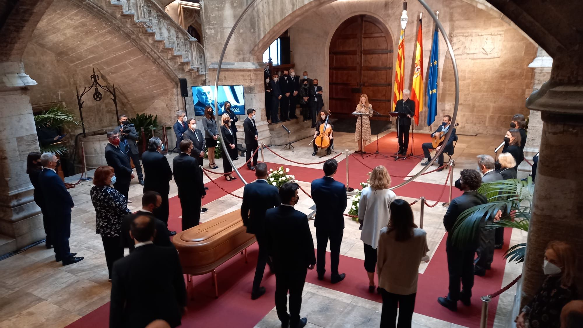 Capilla ardiente de Francisco Brines en el Palau de la Generalitat