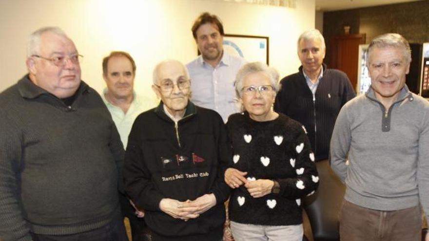 Miembros de la directiva de la entidad Galicia social, durante su visita al fundador de la institucion, Luis Martínez salgado, tambien conocido como Lulo o Marsan