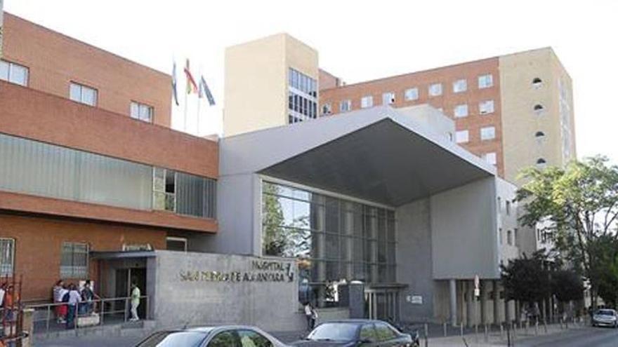 La mujer que se arrojó desde una ventana del hospital de Cáceres estaba inmovilizada