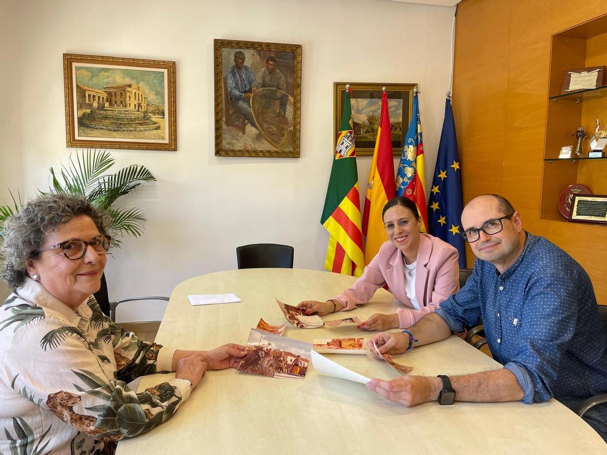 Reunión de Ginero con Ortiz y la representante de la familia de 'Sesots'.