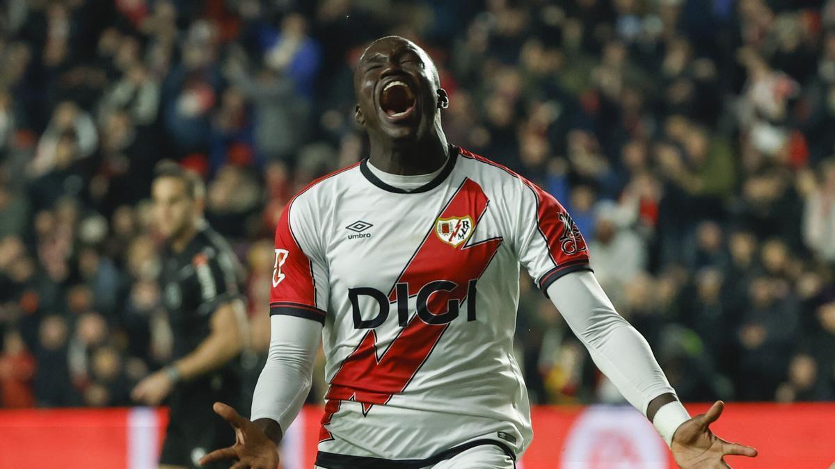 Nobel Mendy celebra su gol en el Rayo-Valencia de Liga en Vallecas