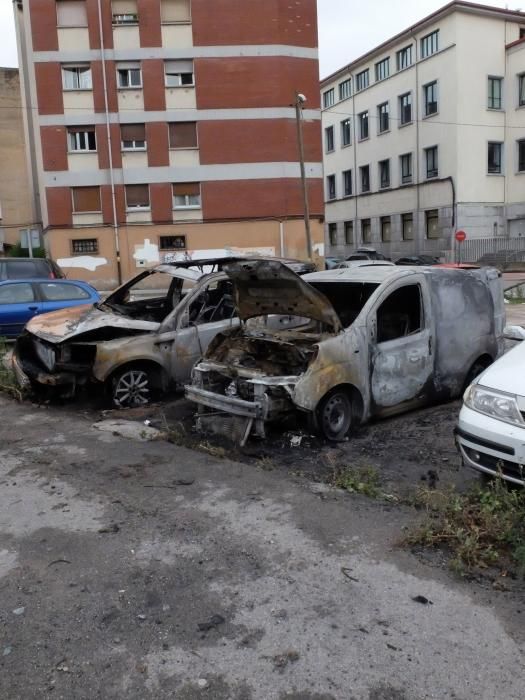 Coches incendiados por actos vandálicos en los aparcamientos de Oñón en Mieres