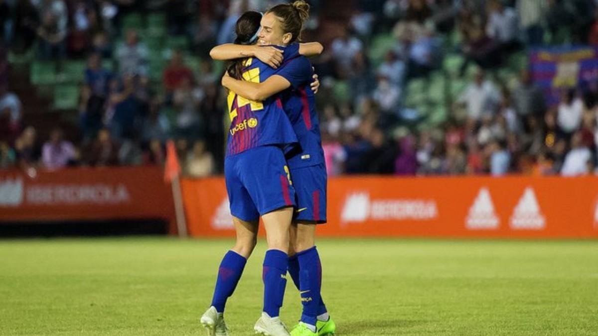 Aitana Bonmatí y Melanie Serrano festejan un triunfo del Barça femenino.