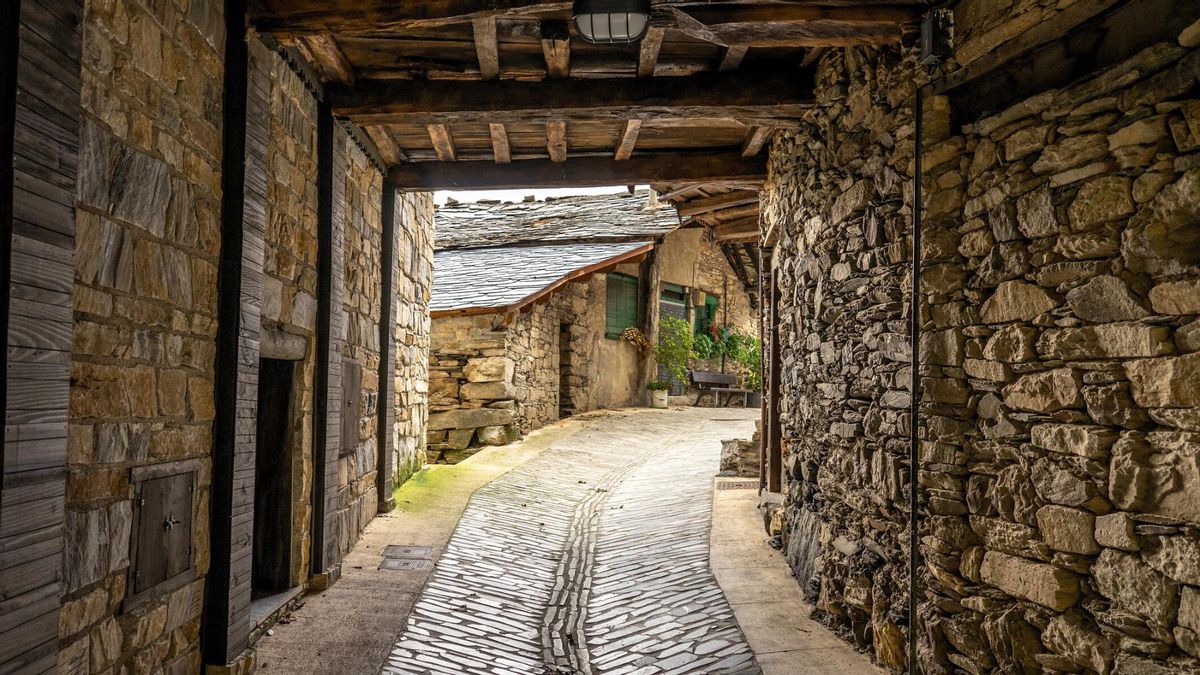 Descubre uno de los pueblos medievales más bonitos de España: de tejados negros y no más de 15 habitantes
