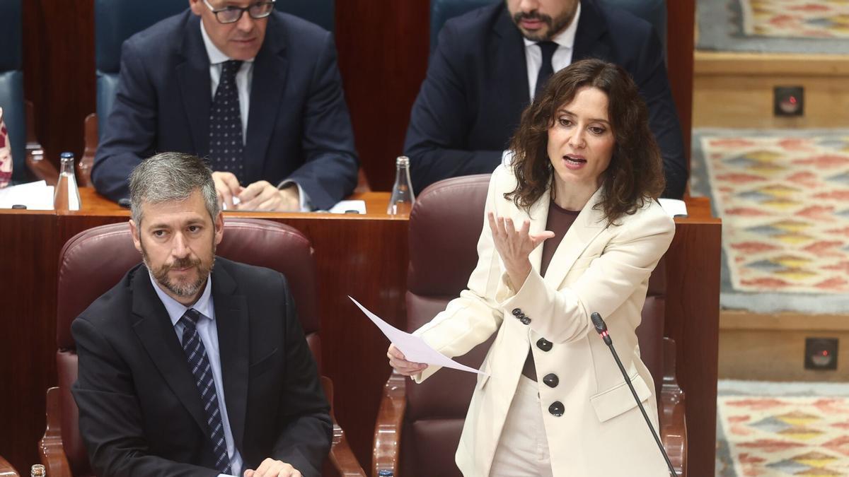 COMUNIDAD DE MADRID | Ayuso apunta contra Sánchez en la Asamblea a cuenta del caso Plus Ultra: «Zapatero es el padrino del sanchismo»