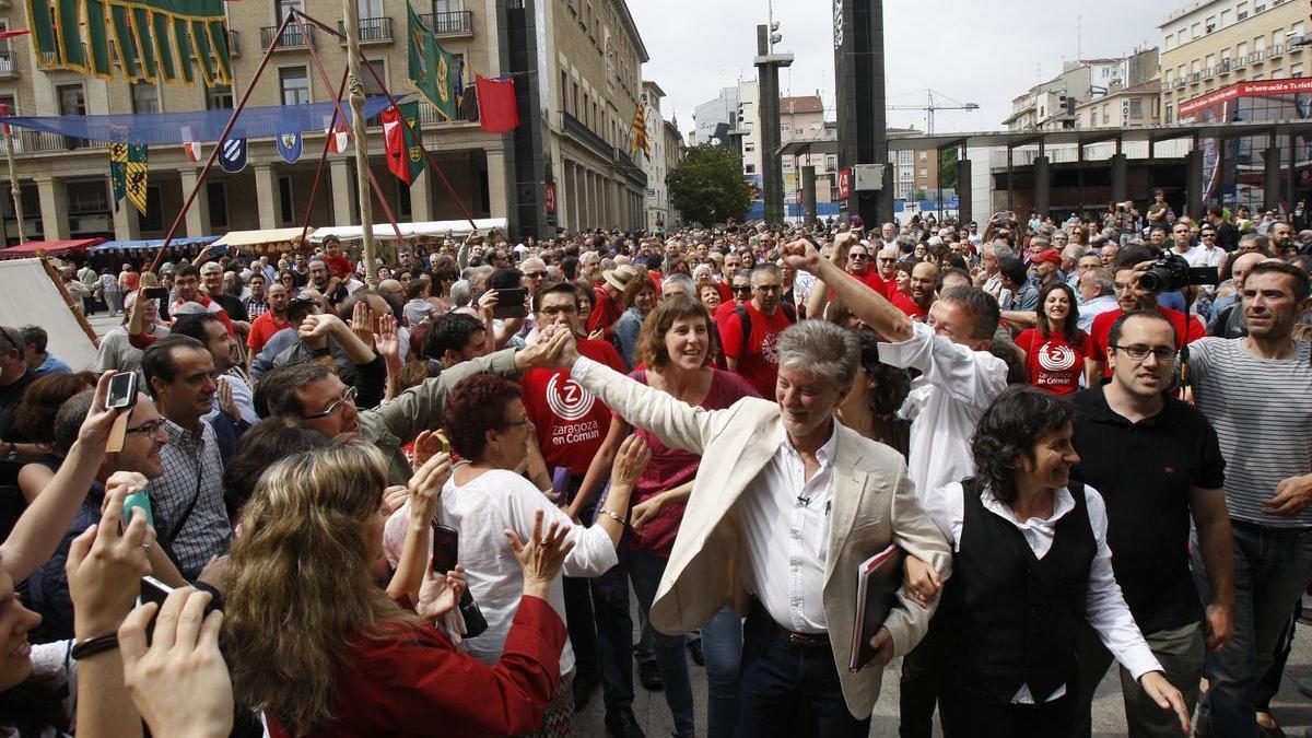 Llegada de Santisteve al ayuntamiento en 2015.