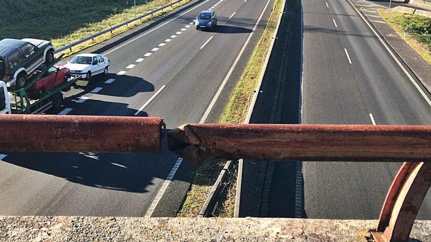 Barrera oxidada y rota, que en caso de colisión agrava el accidente