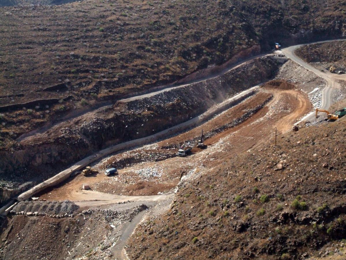 Una autobús se precipita en San Sebastián de La Gomera