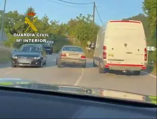 Una mujer agrede a un guardia civil tras una fuga temeraria en un coche robado por Pontevedra