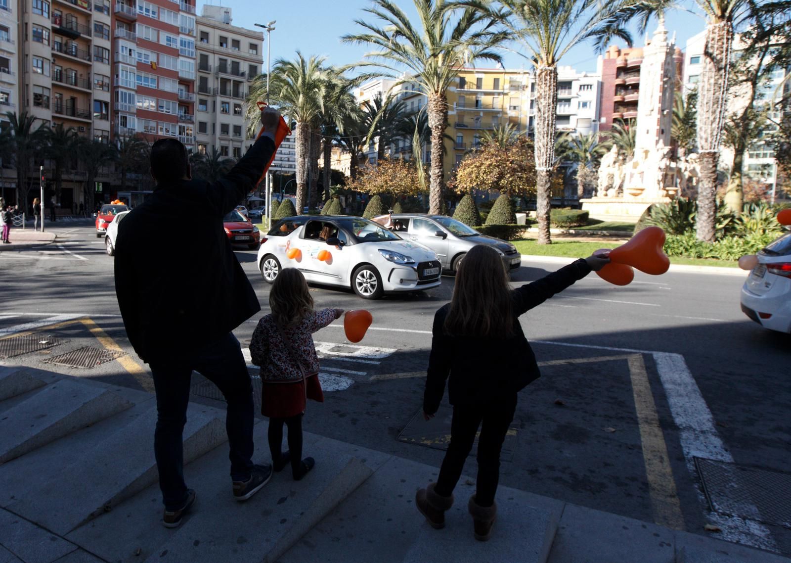 La protesta contra la ley Celaá llena de coches el centro de Alicante