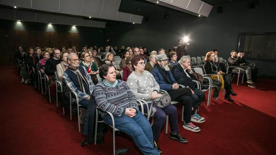 Público ayer en el Club Prensa Asturiana.