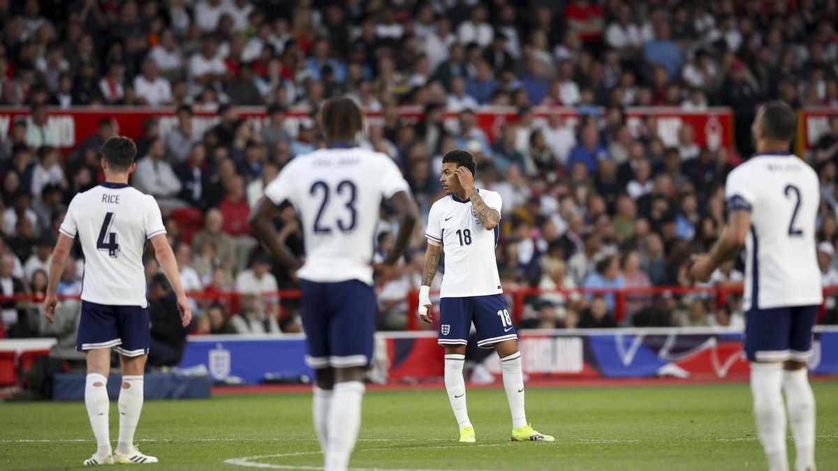 1-3. Inglaterra preocupa