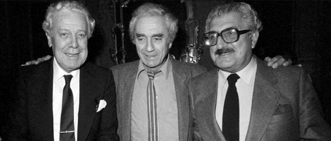 Luis Berlanga, Michelangelo Antonioni y Juan Antonio Bardem, de izquierda a derecha. | |