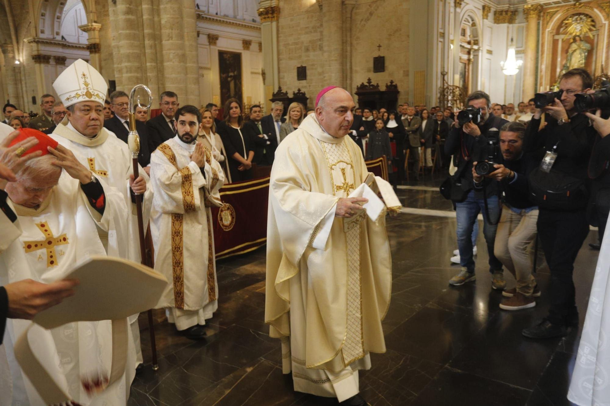 El nuevo arzobispo de València toma posesión en la catedral