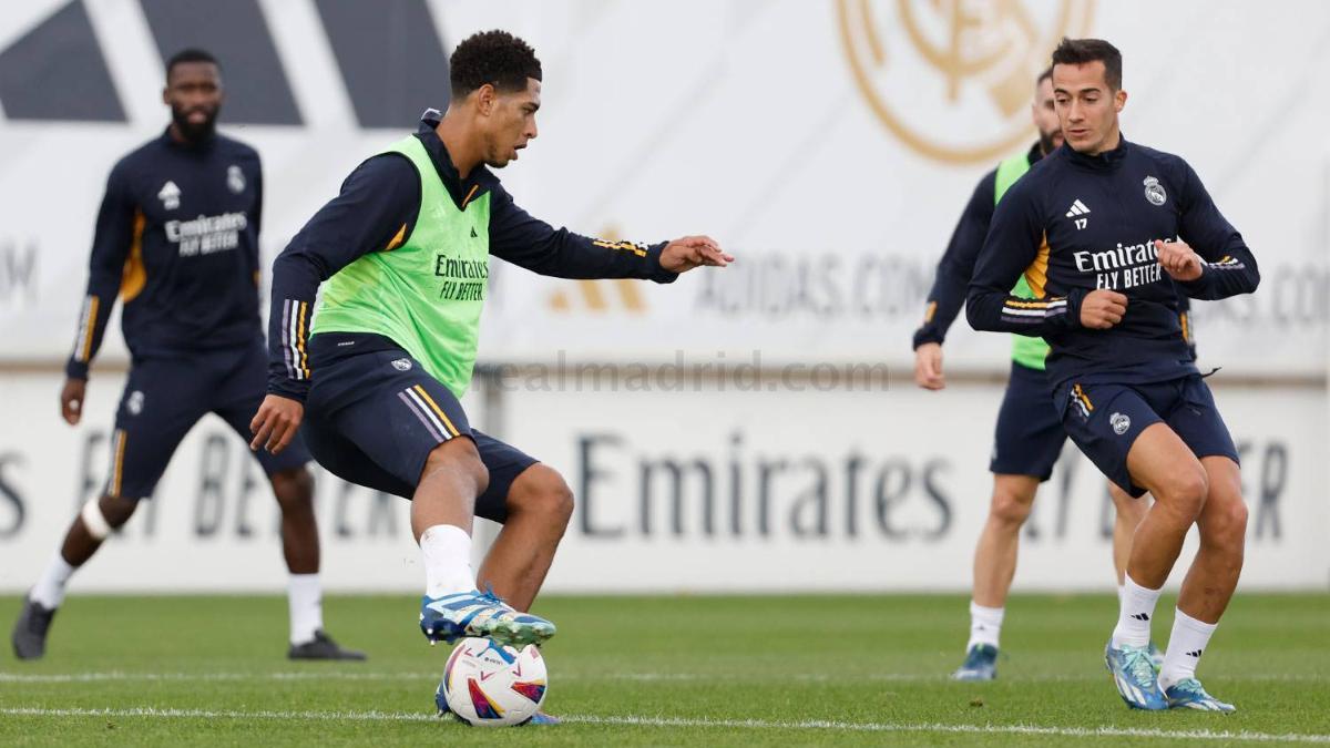 Jude Bellingham y Lucas Vázquez en un entrenamiento del Real Madrid