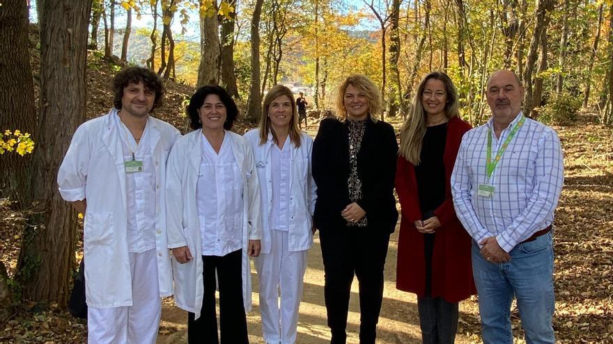 Professionals de l'hospital d'Olot inauguren el bosc dels Tres Roures Professionals de l'hospital d'Olot inauguren el bosc dels Tres Roures