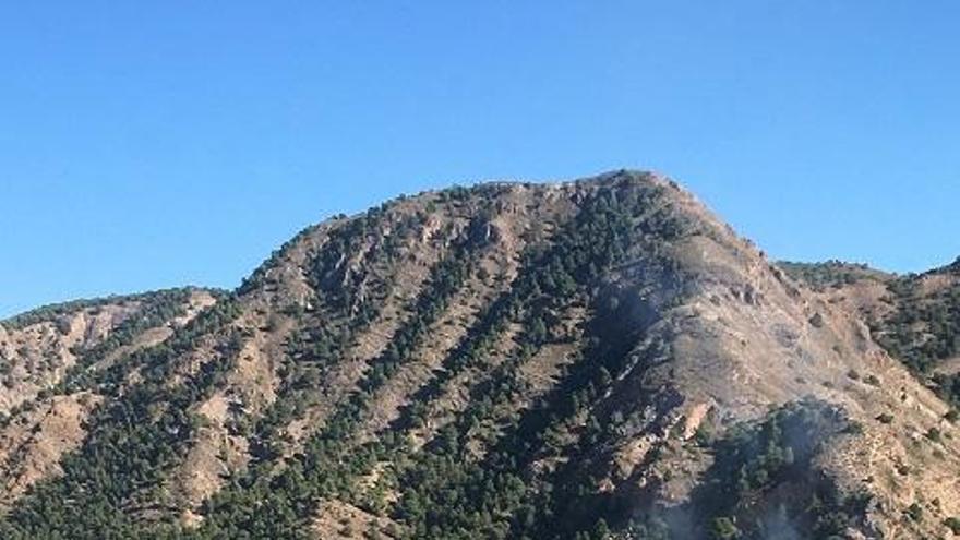Un incendio afecta a 1.900 metros cuadrados del monte Miravete en Torreagüera