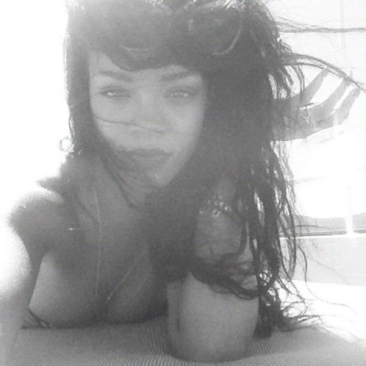 Rihanna-9
