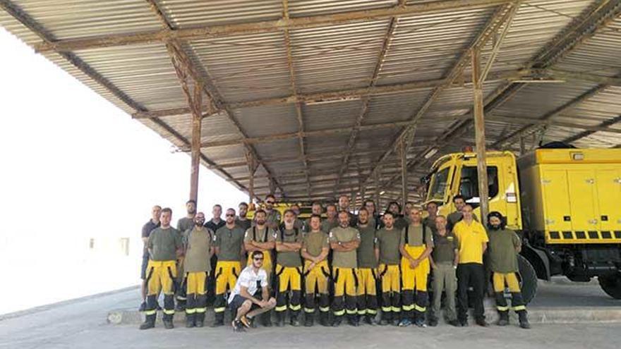 Empiezan los trabajos para rescatar el cuerpo del piloto y la avioneta en el mar