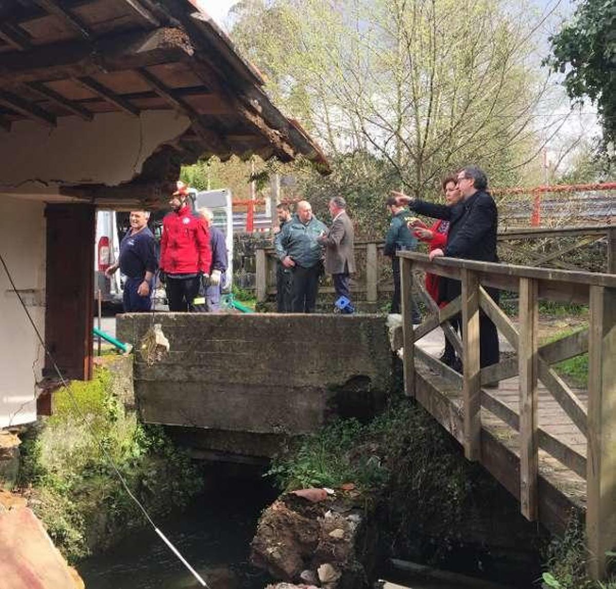 "El resto del molino también tiene peligro de caer al río"