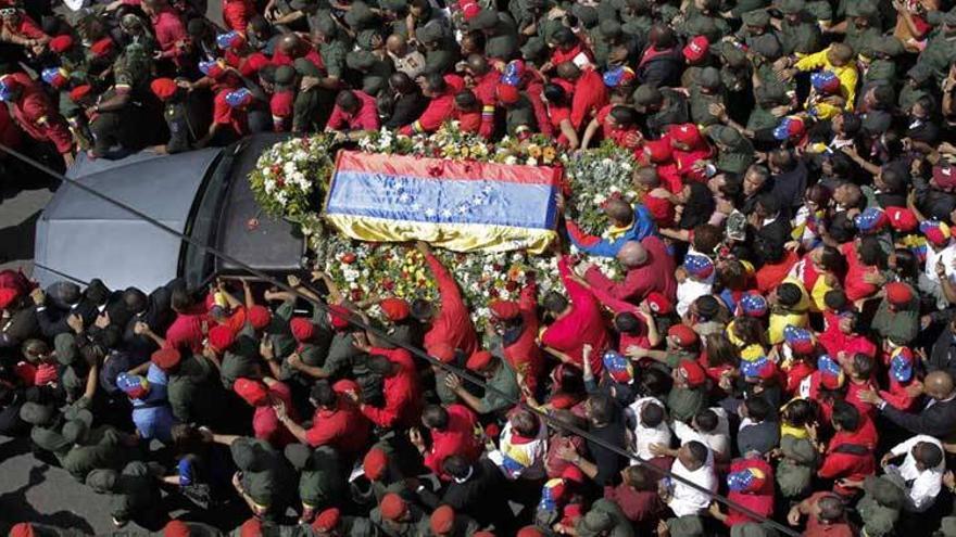 Multitudinario adiós a Hugo Chávez en Caracas