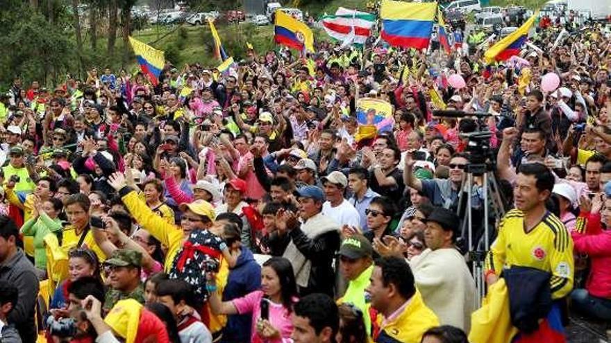 Cientos de vecinos de Quintana festejan su triunfo.