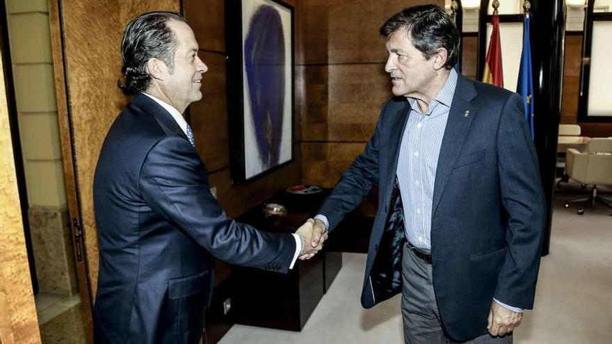 Juan Carlos Escotet, presidente de Abanca, visita a Javier Fernández