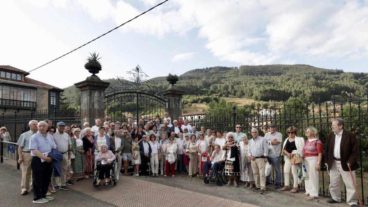Los exalumnos en la primera reunión de la Academia Valdés, en 2025.