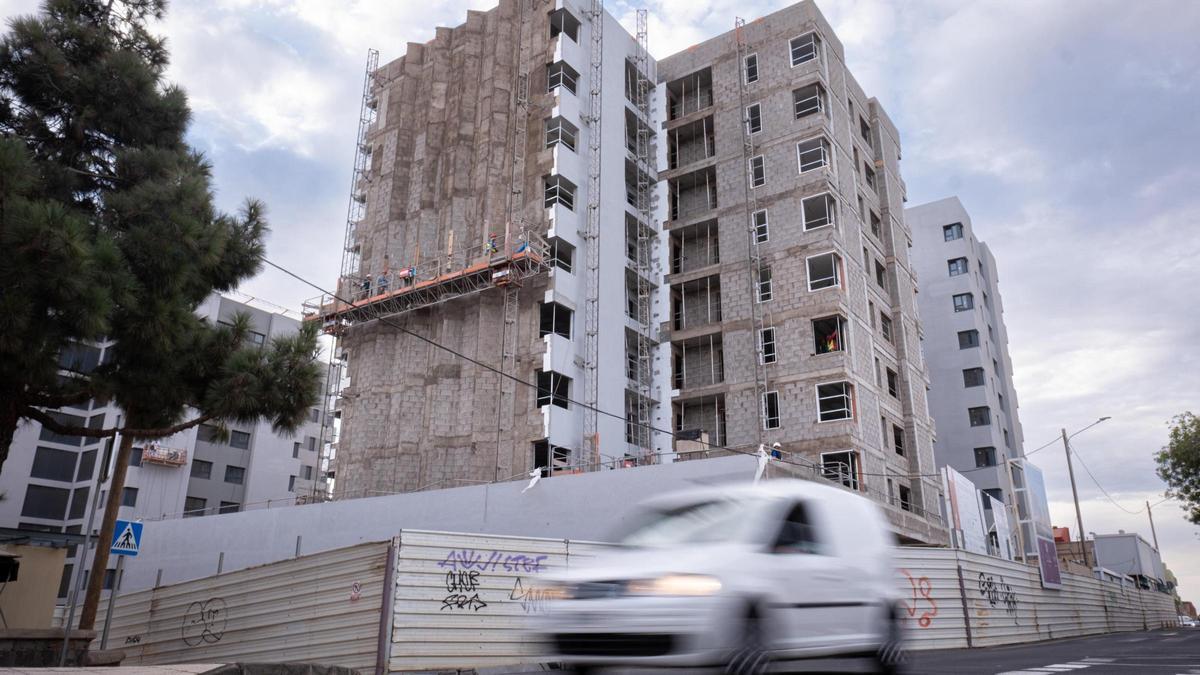 Un edificio en construcción en La Laguna, en una imagen de archivo.