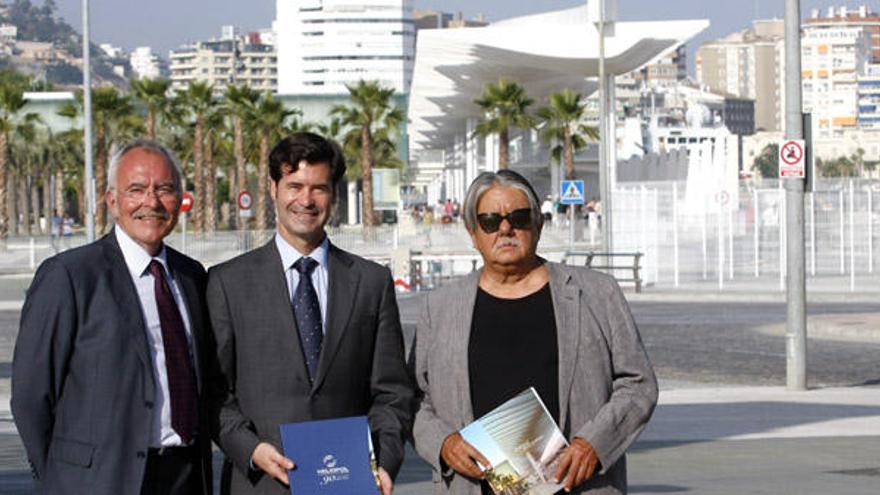 Un año con el palmeral y sin la plaza de la Marina