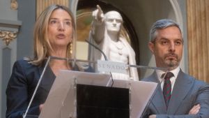 La portavoz del PP en el Senado, Alicia García y el diputado del PP Juan Bravo, durante una rueda de prensa, en el Senado, a 4 de diciembre de 2024, en Madrid (España).  Durante su comparecencia, ha presentado las enmiendas del Partido Popular al pacto fi