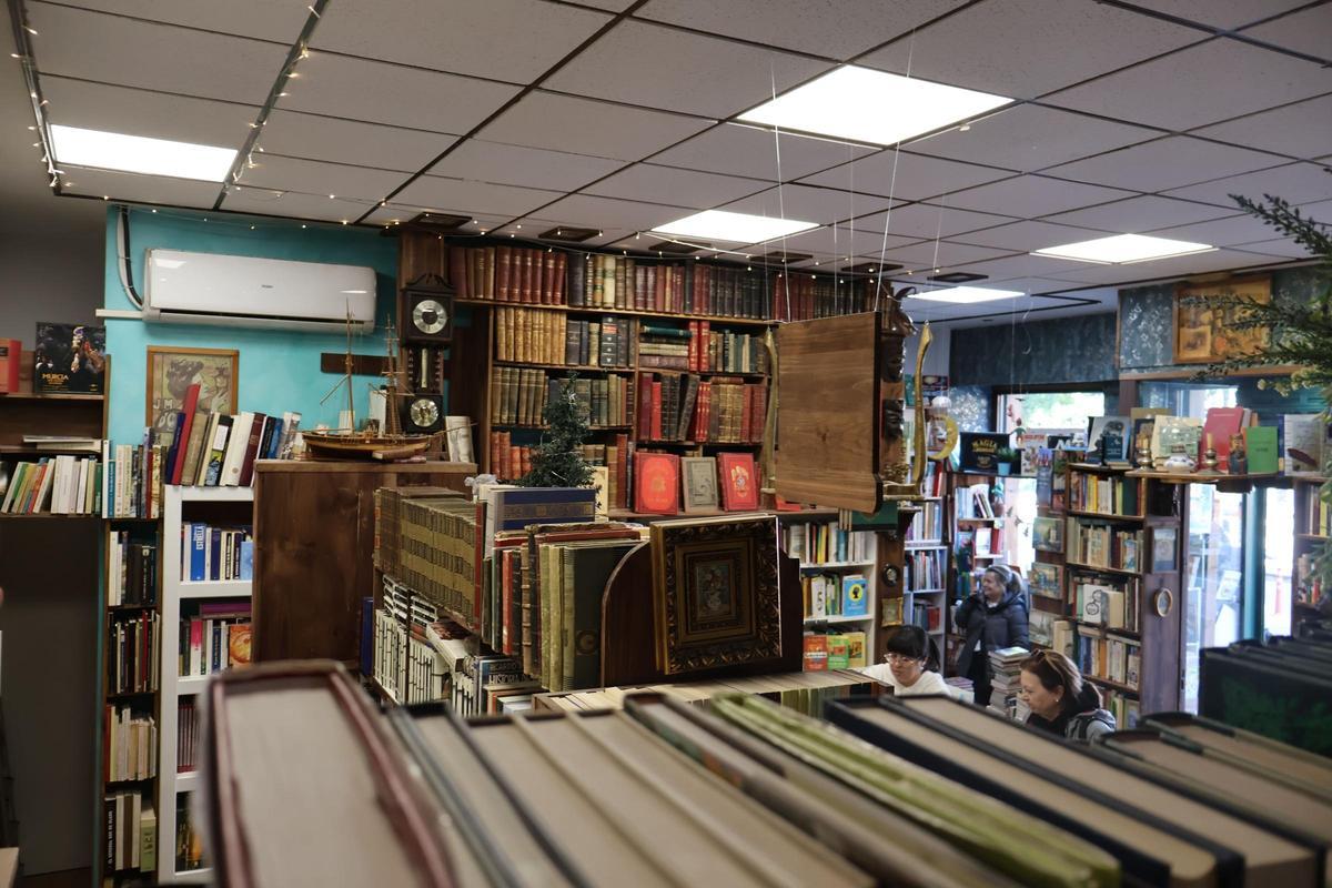 El interior de la librería La Mandrágora.