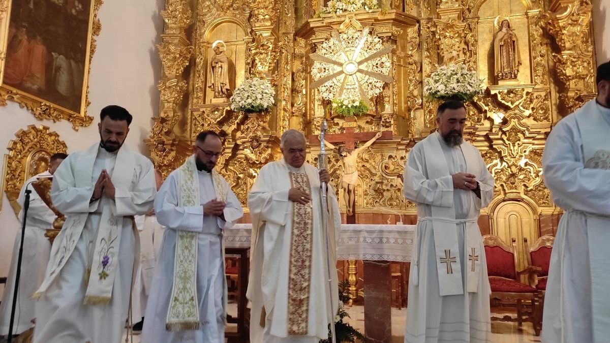 El obispo de Córdoba, en un momento de la eucaristía celebrada en Bujalance.