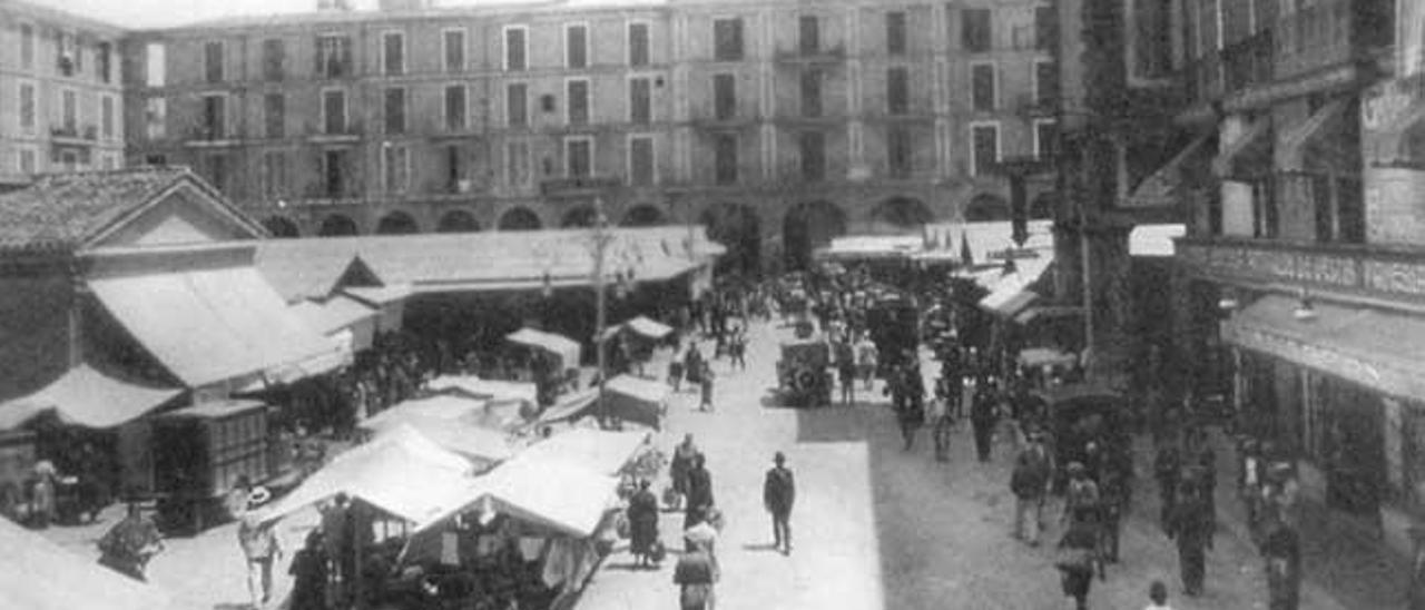 La plaza Major albergó la pescadería de la ciudad en el solar donde antes se ubicaba la sede de la Inquisición.