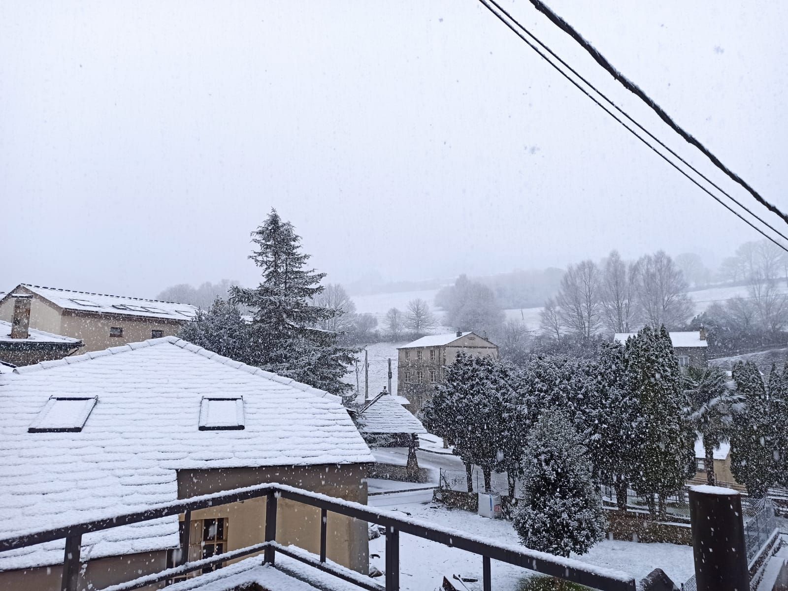 La nieve de la borrasca Juliette cubre de blanco Boal.