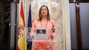 La presidenta del Congreso, Francina Armengol, en una rueda de prensa