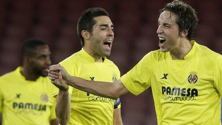 Pina y Bruno celebran el gol del Villarreal.